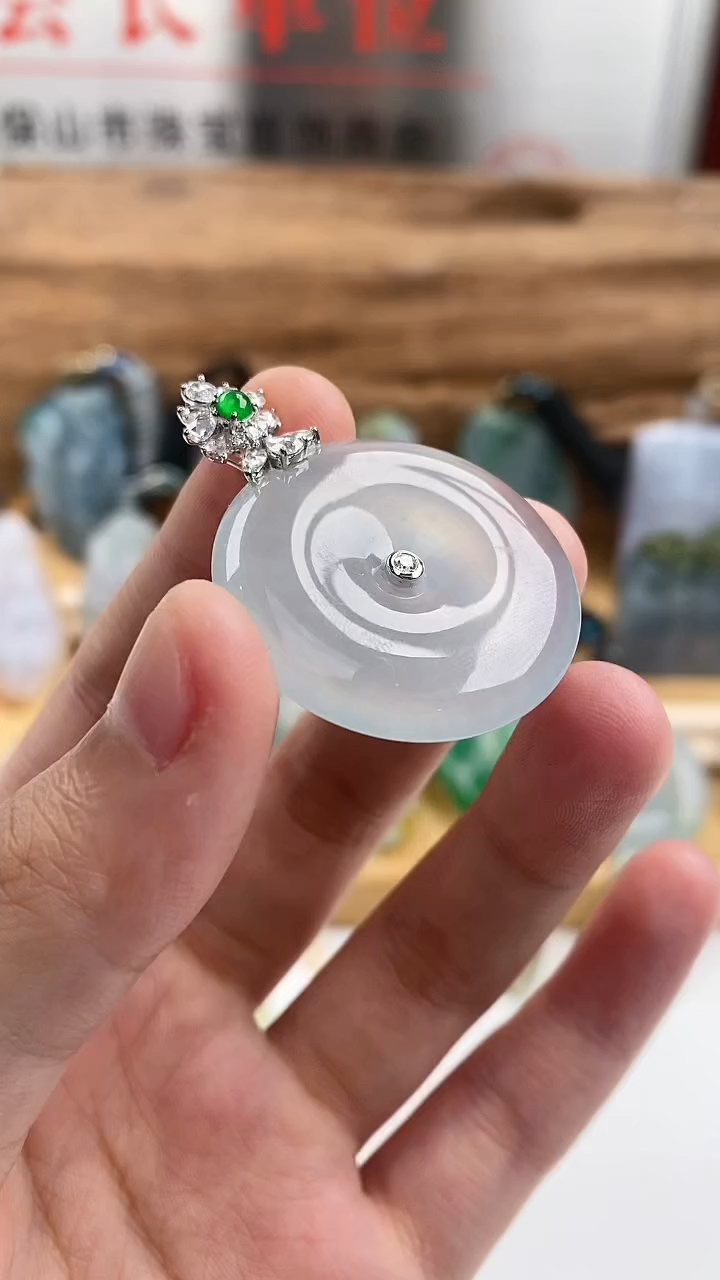 【闪购商品】翡翠吊坠(不含链)18K金镶嵌天然缅甸A货翡翠吊坠