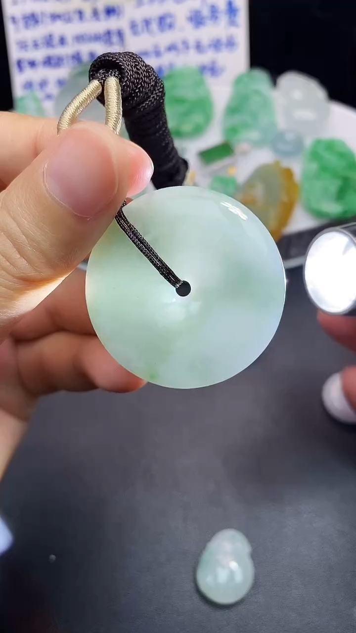 颈饰未镶嵌翡翠吊坠