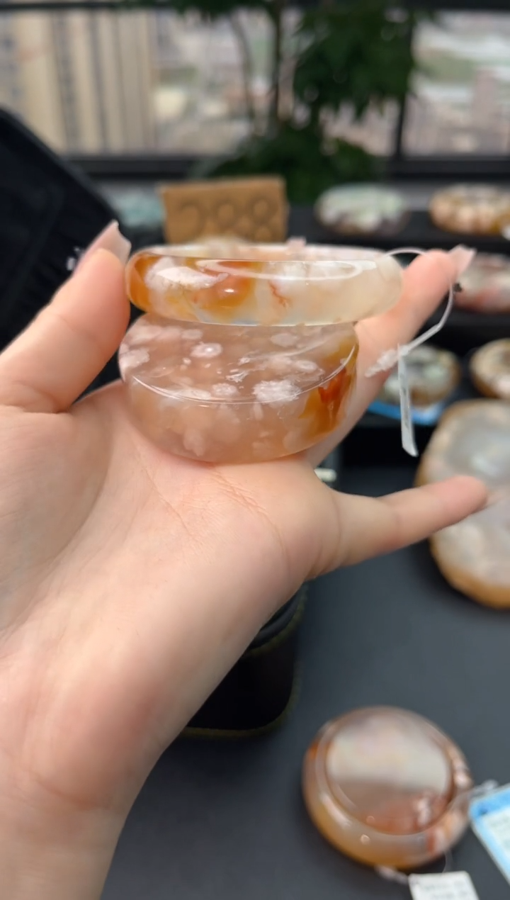 【闪购商品】石英质玉手镯未镶嵌赠送镯心（圈口55