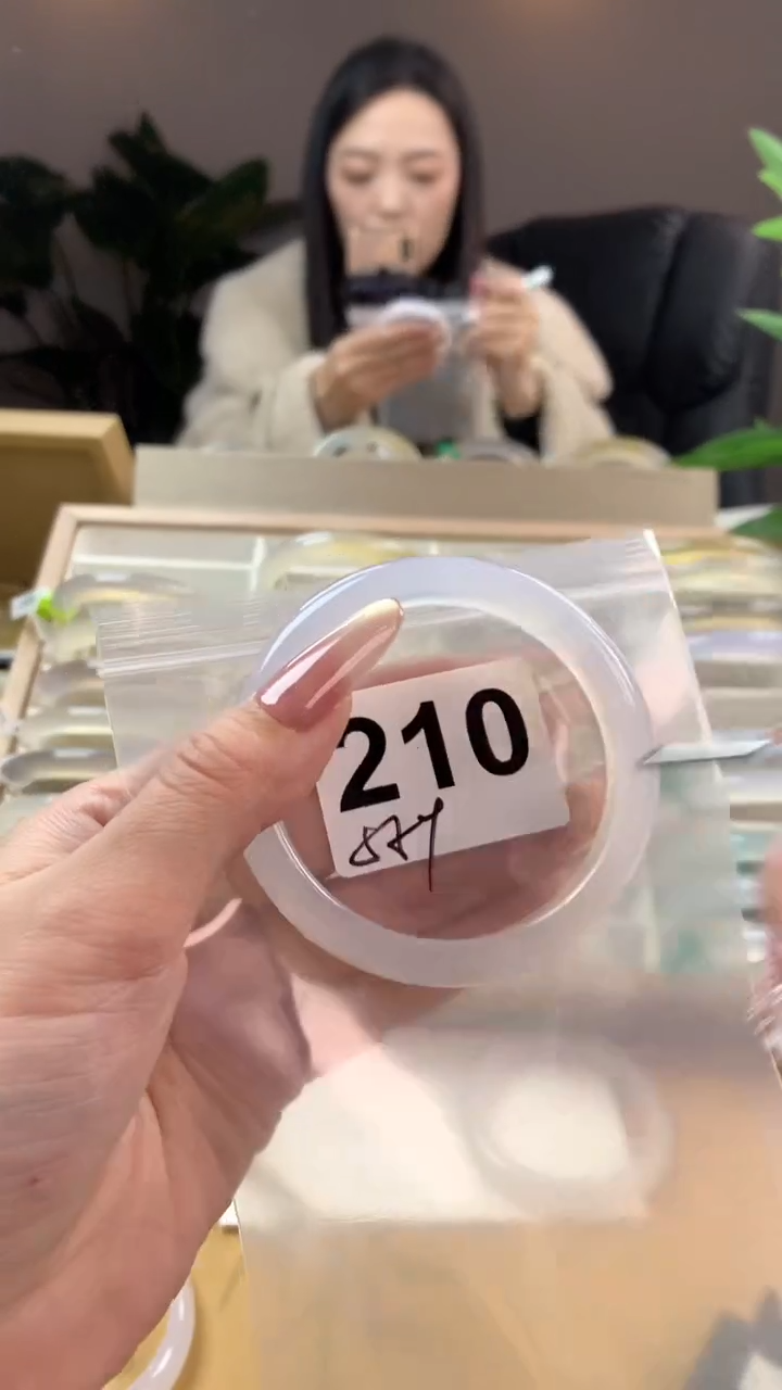 【闪购商品】玛瑙/玉髓手镯未镶嵌210