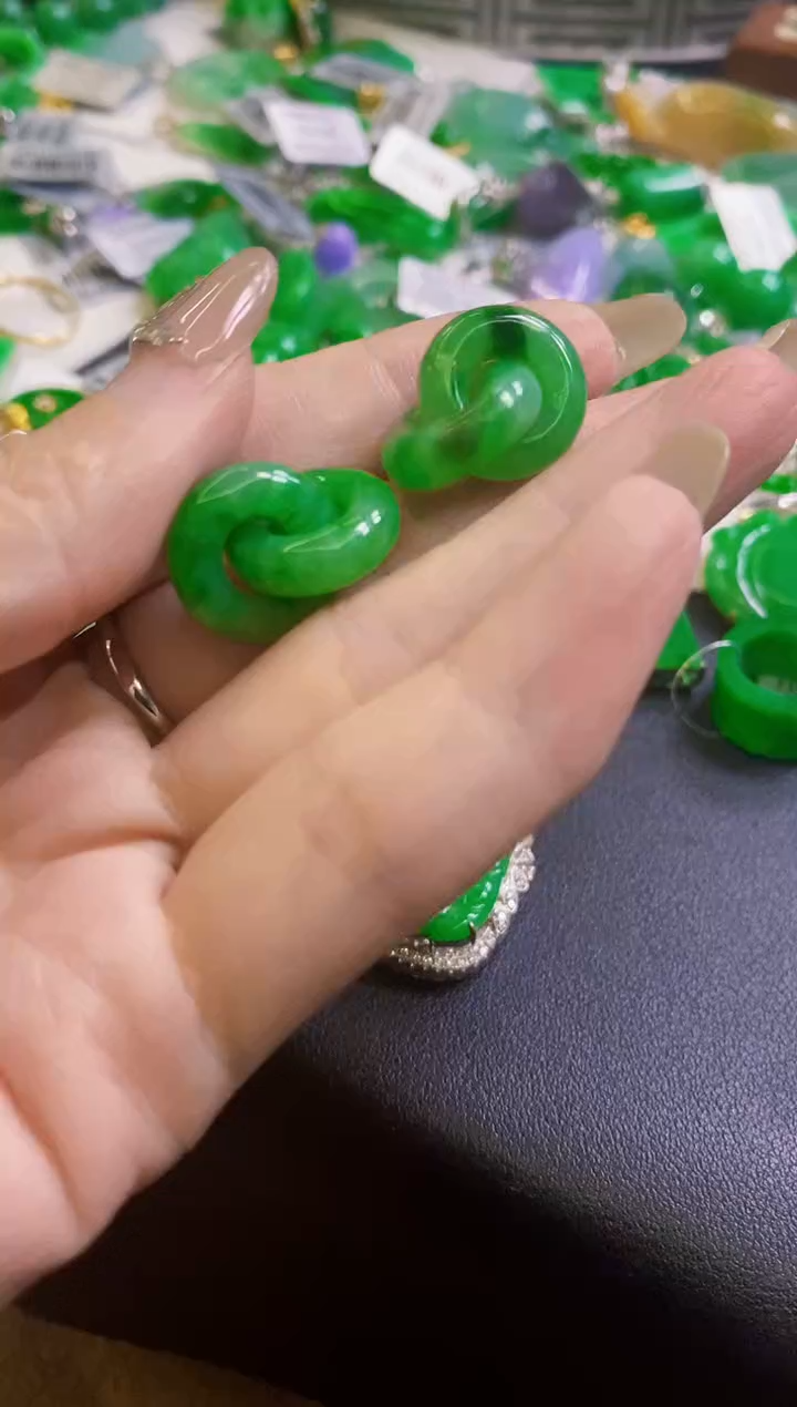 【闪购商品】定制翡翠未镶嵌耳饰