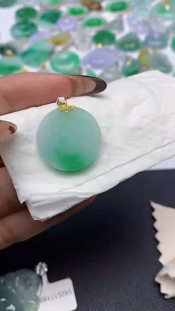 颈饰18K金镶嵌翡翠a货假一赔三支持复检百元上9元证书费自理