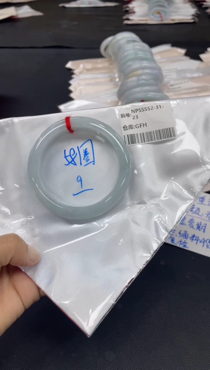 未镶嵌手镯翡翠翡翠手镯