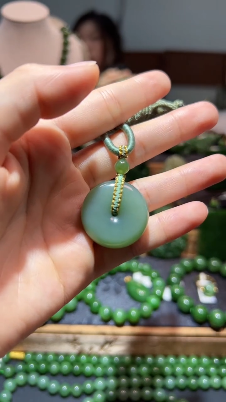 和田玉（碧玉）未镶嵌颈饰1