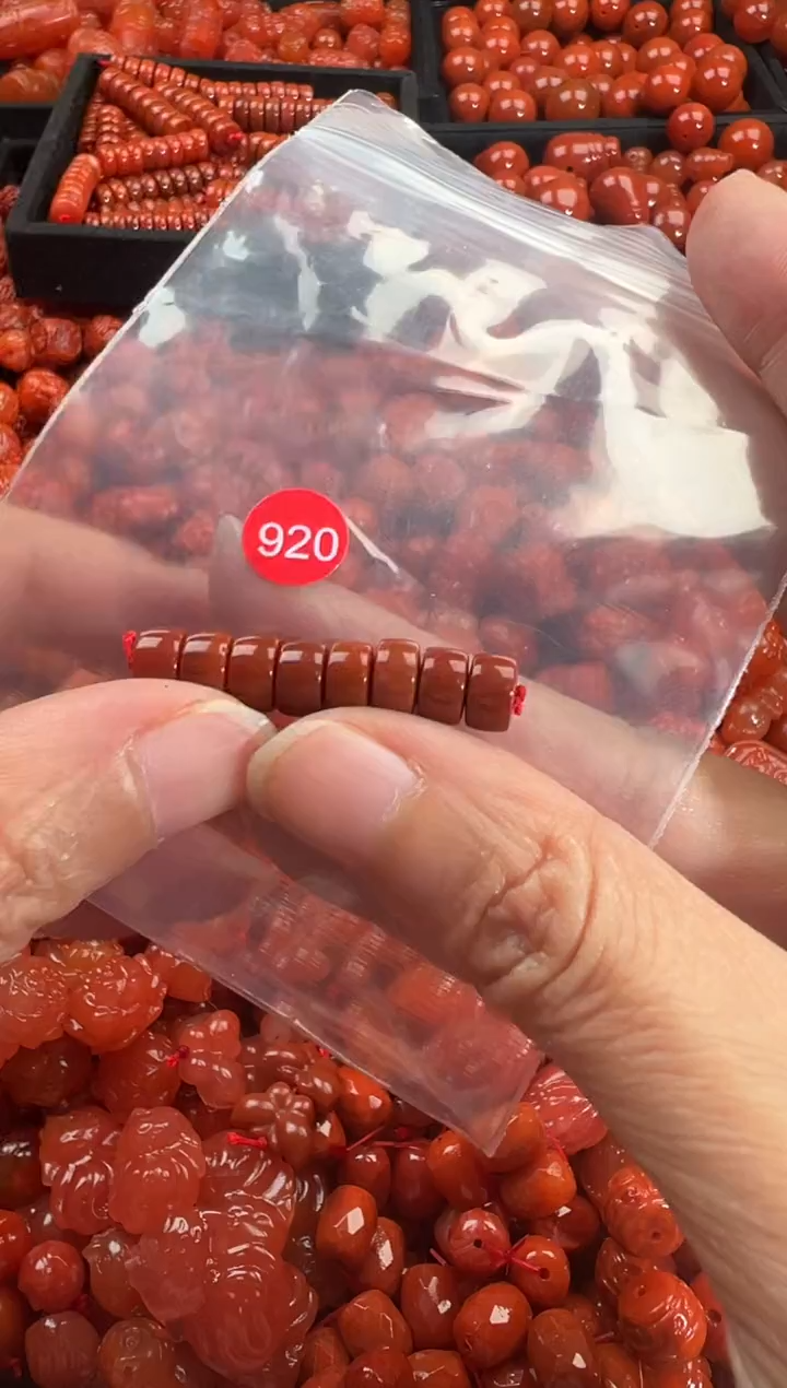 颈饰未镶嵌南红玛瑙1