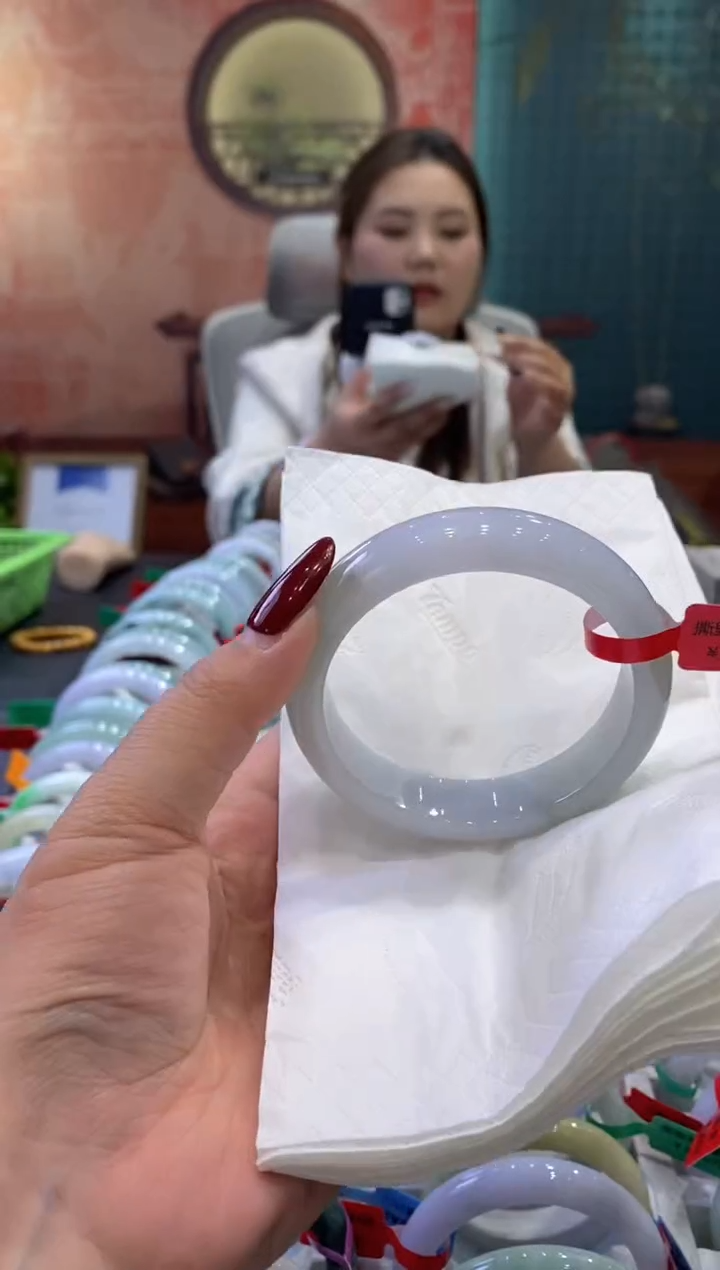 【闪购商品】翡翠手镯未镶嵌多人0008431