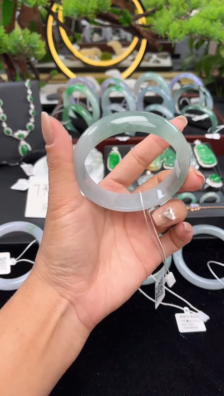 未镶嵌手镯翡翠手镯