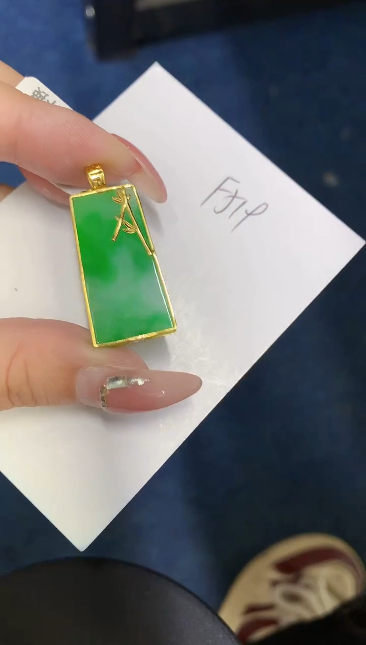 【闪购商品】翡翠颈饰18K金镶嵌000000000000