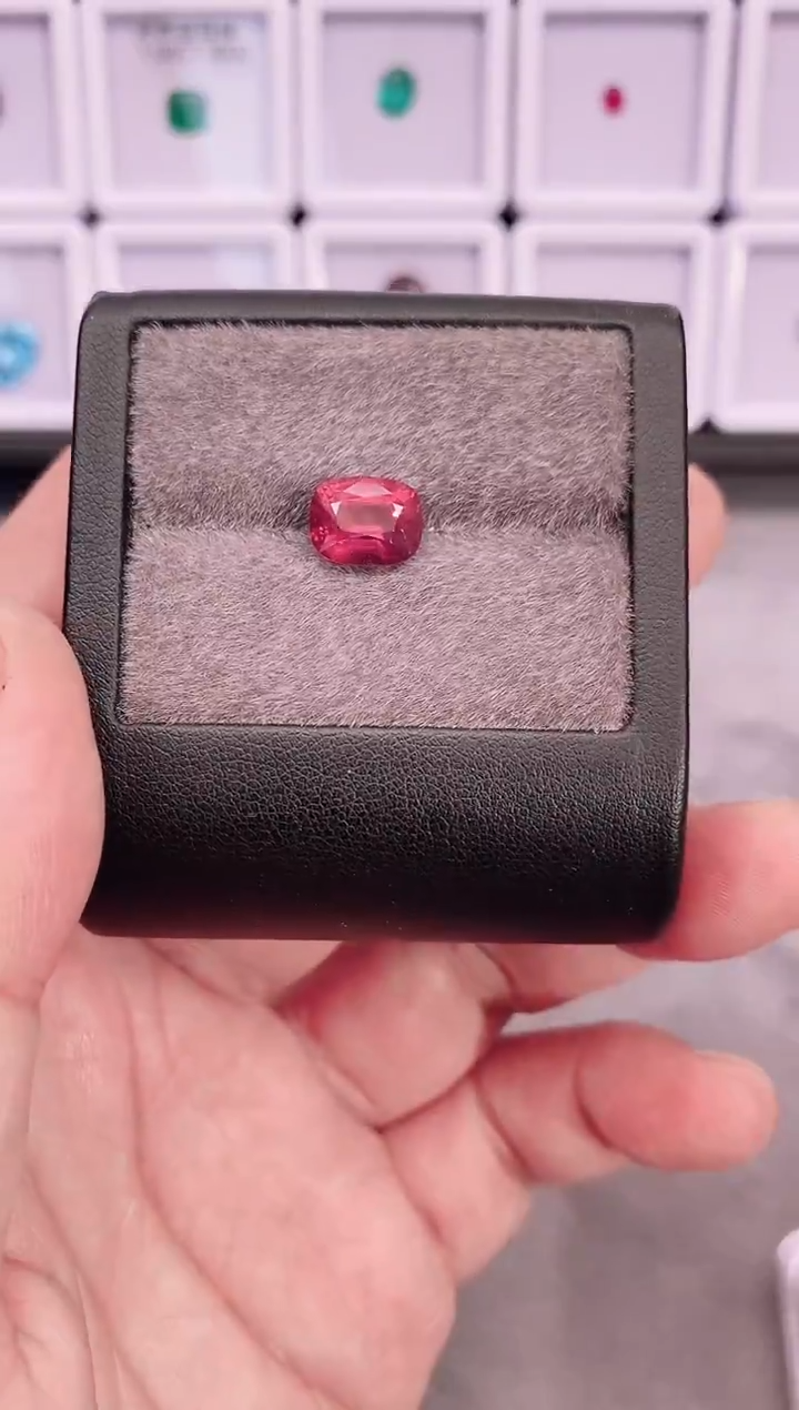 未镶嵌裸石尖晶石3.73