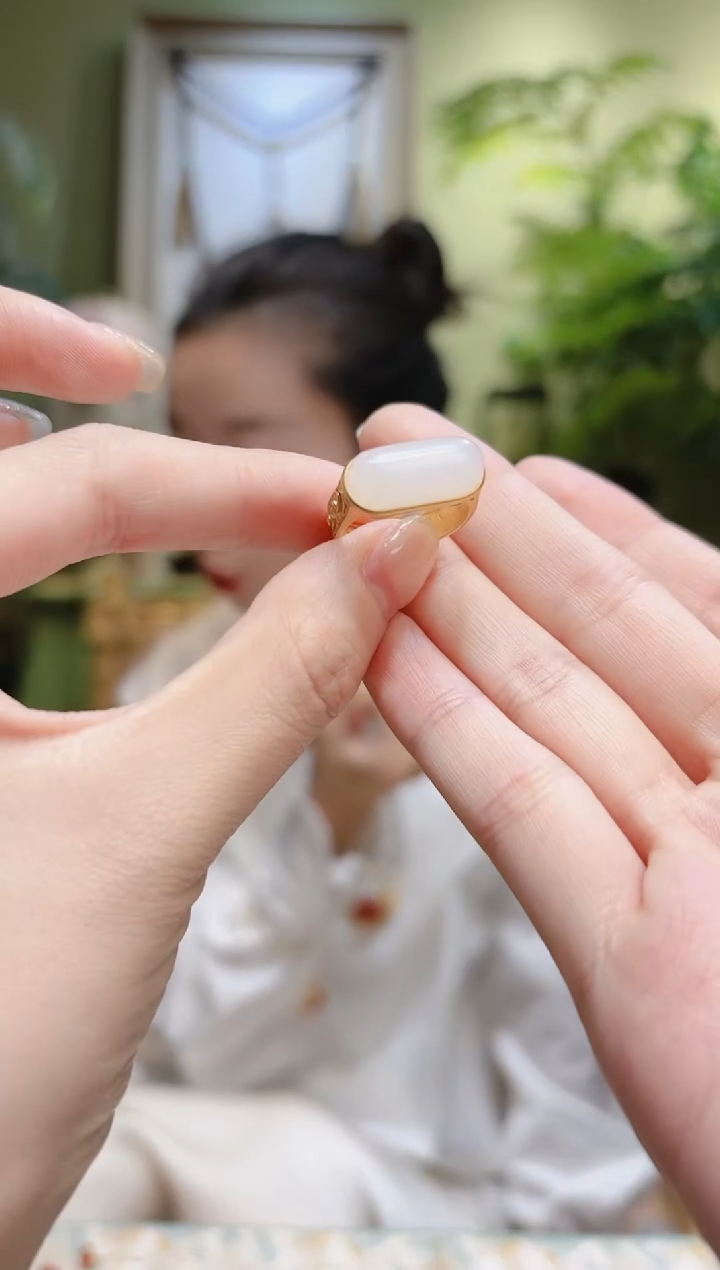 【闪购商品】和田玉戒指18K金镶嵌马鞍和田玉戒指