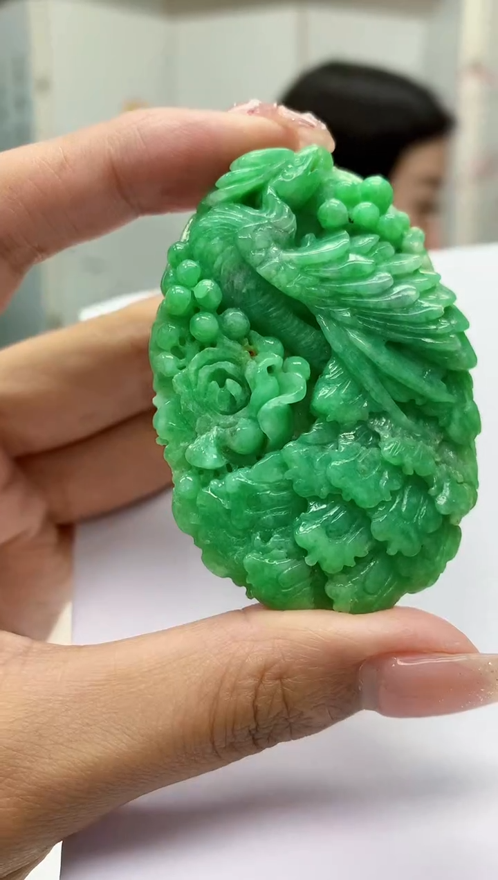 【闪购商品】定制翡翠未镶嵌4852MM-毛货挂件180