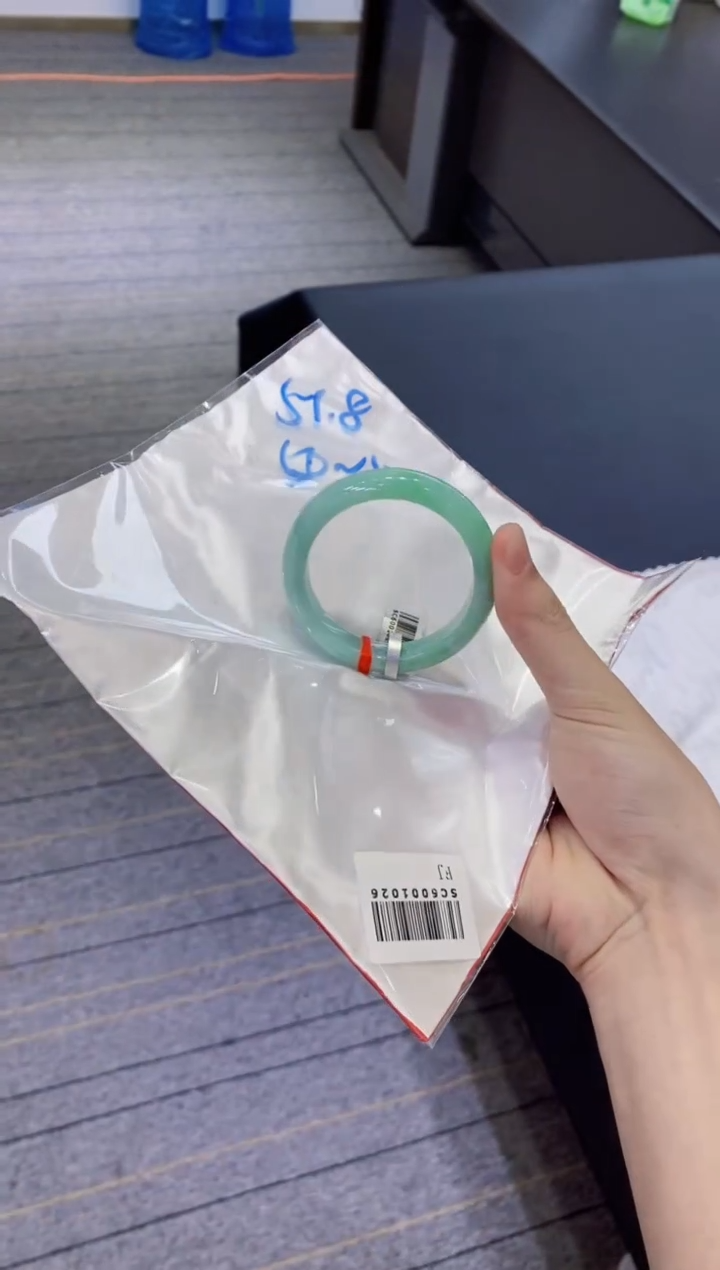 【闪购商品】翡翠手镯未镶嵌              