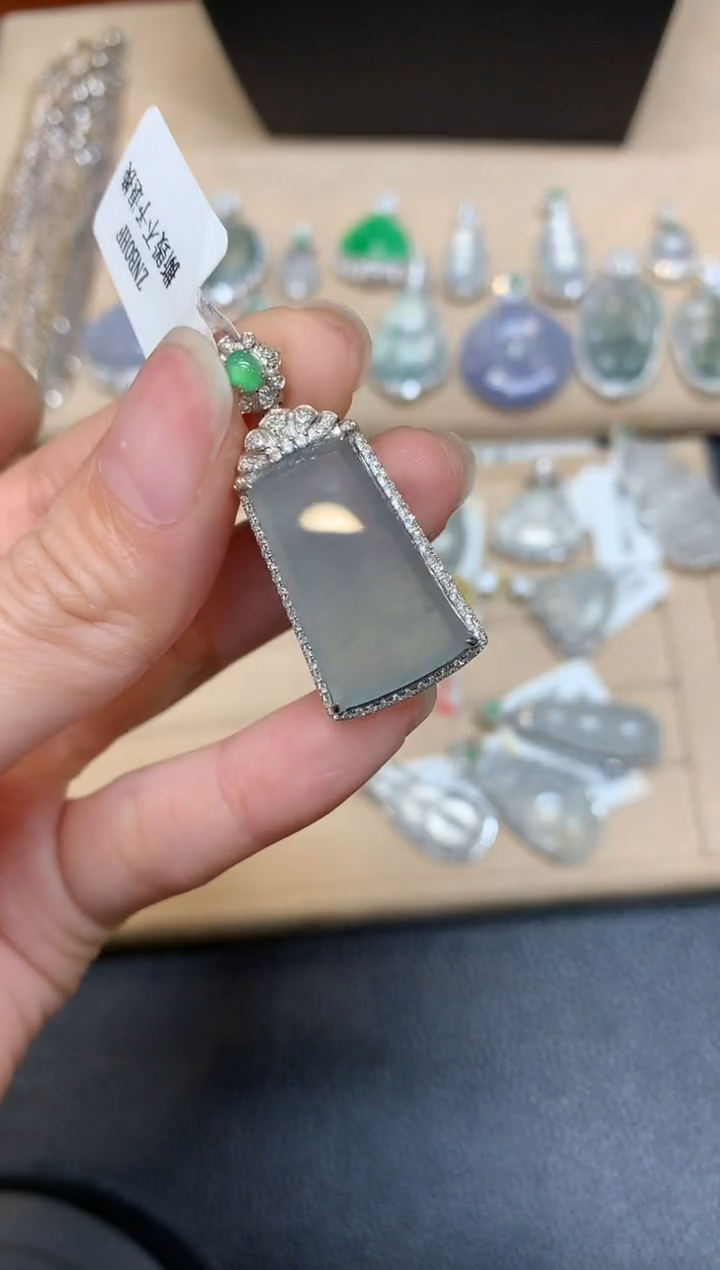 【闪购商品】翡翠颈饰18K金镶嵌【无服务费