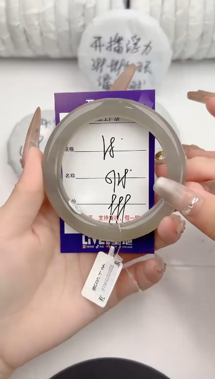 【闪购商品】和田玉未镶嵌手镯8颜色微差无瑕疵