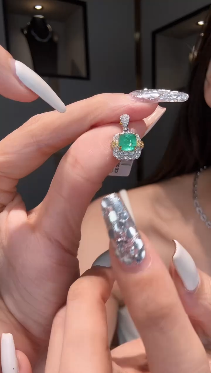 18K金镶嵌吊坠（不含链）祖母绿CE0825