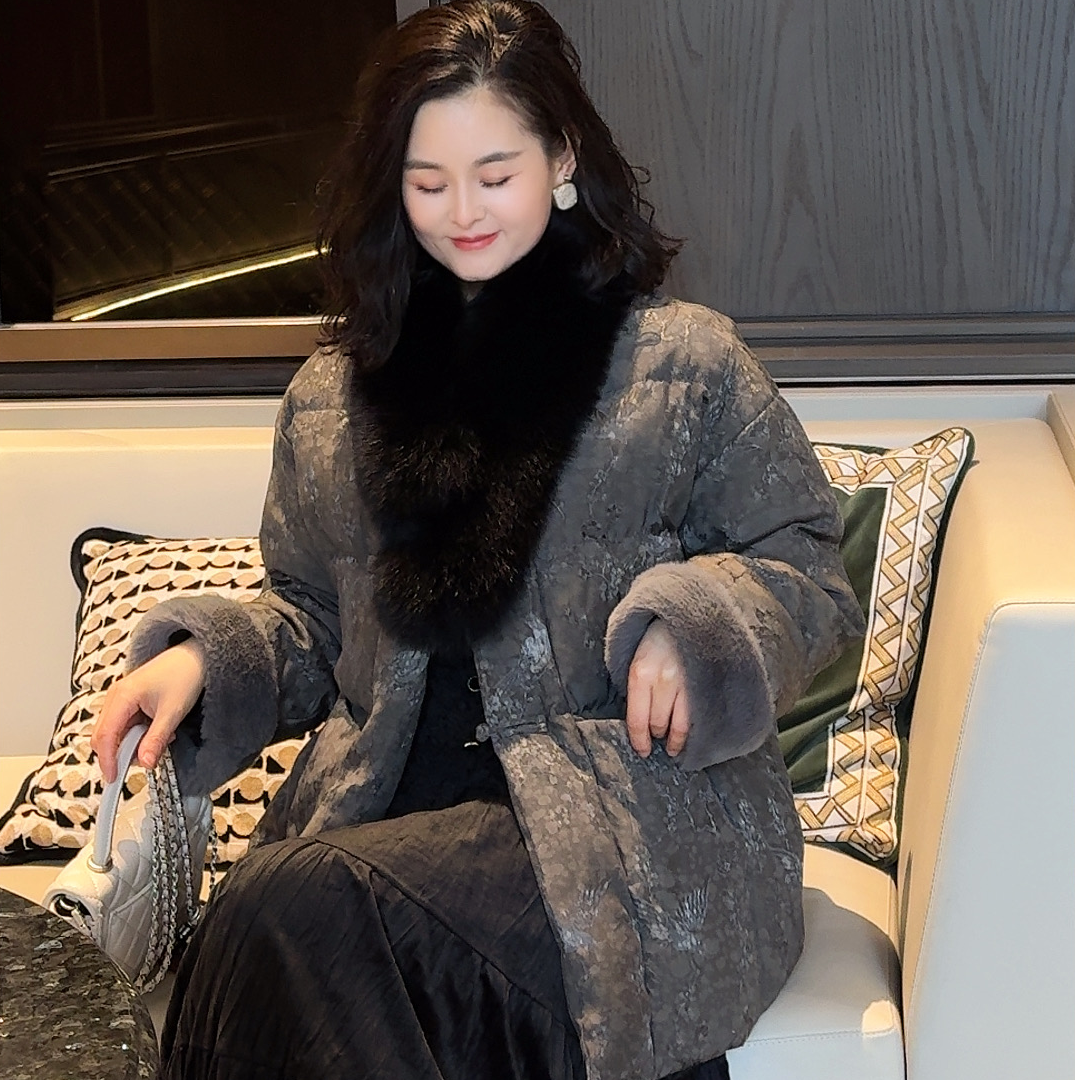 《灰姑娘》冬季新款原创设计国风气质毛领厚款羽绒服