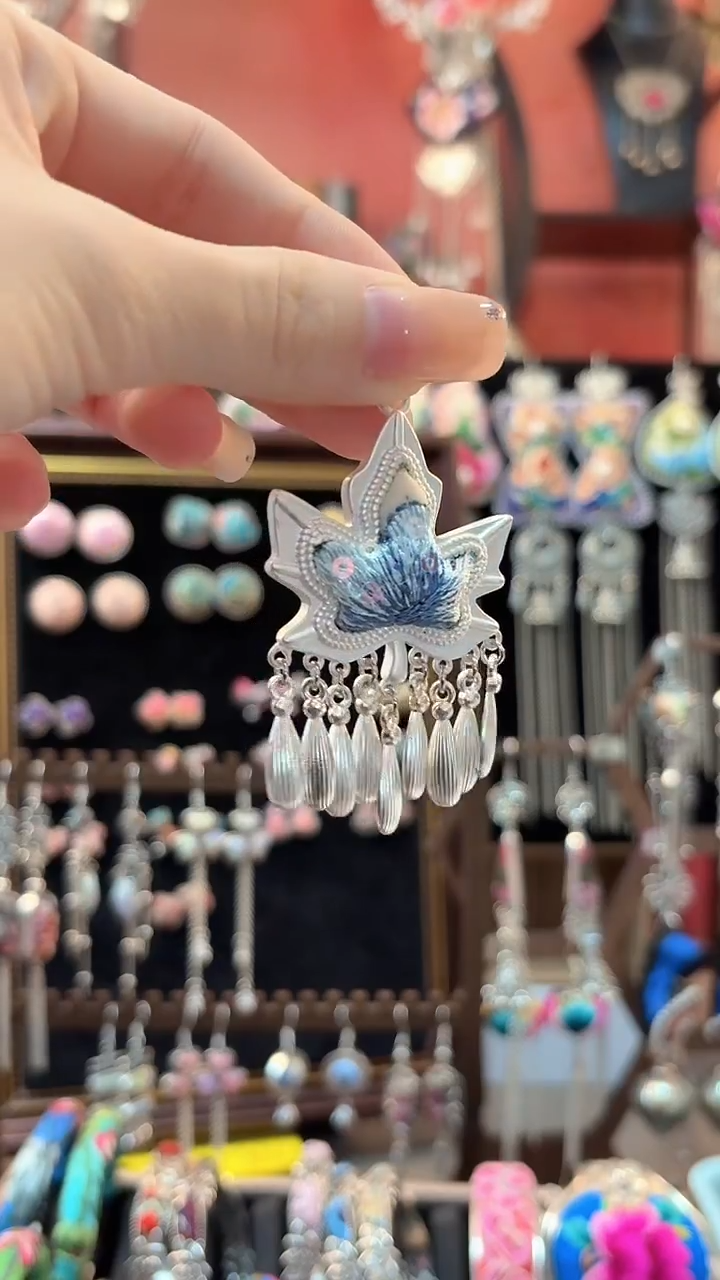 织绣 云织谣民族风精美饰品   90