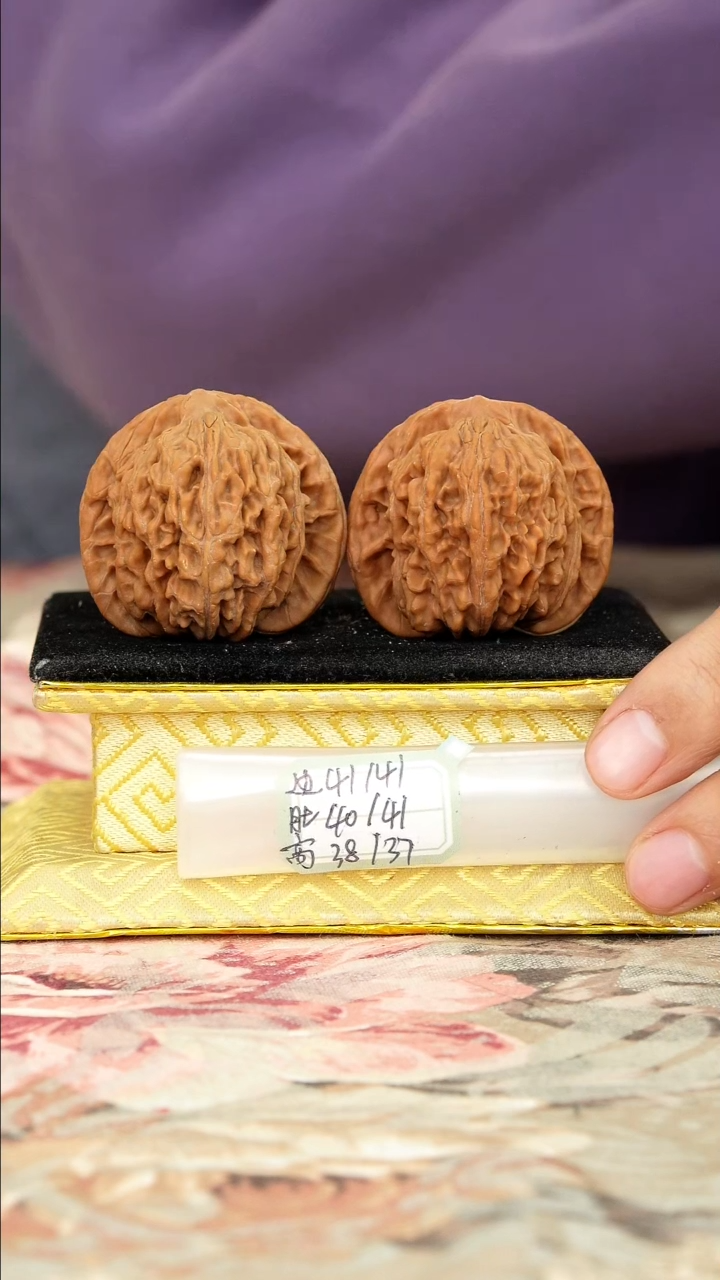 【闪购商品】文玩核桃把件一代楼