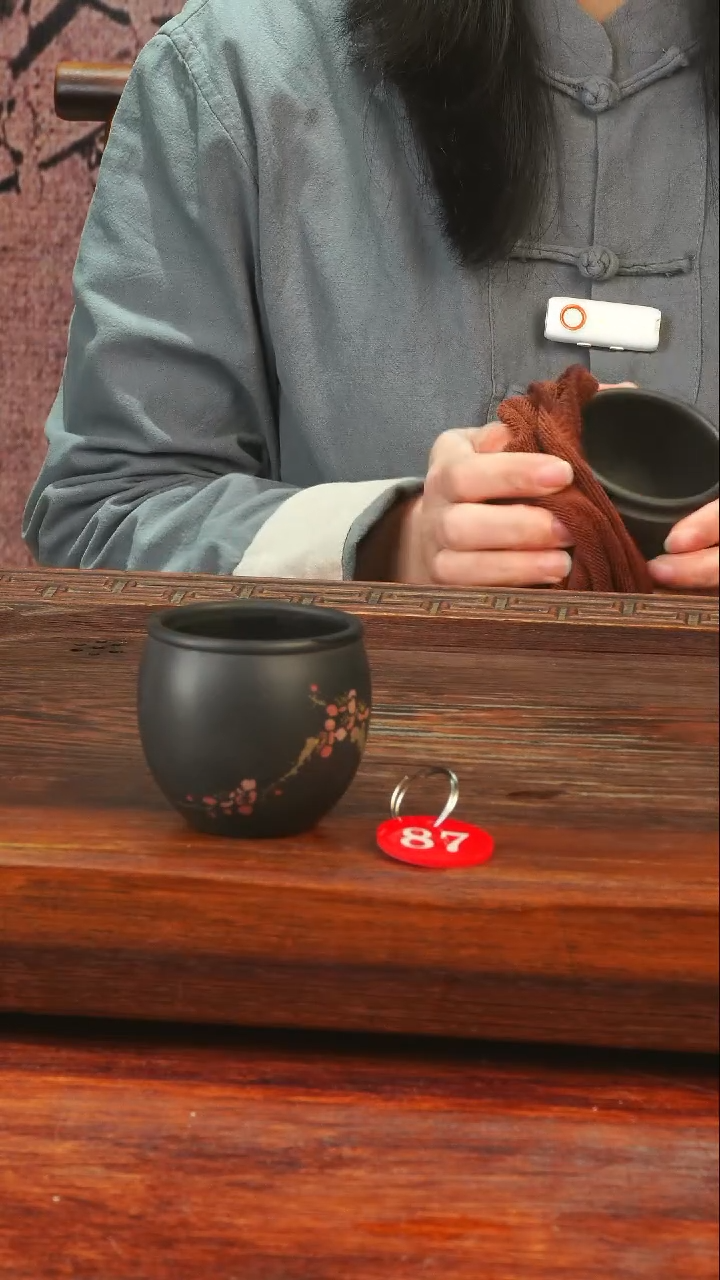 87逢春紫陶全手工黑色多道刻填主人杯160ml