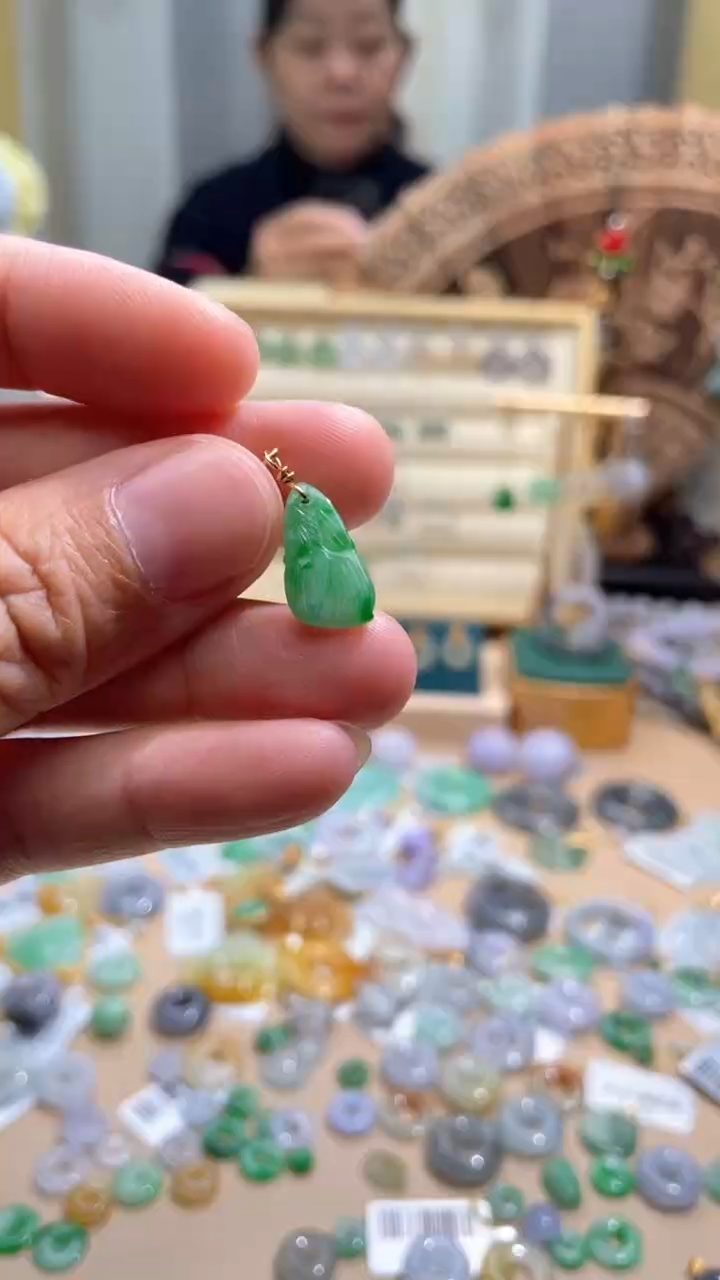 【闪购商品】翡翠颈饰未镶嵌羽毛