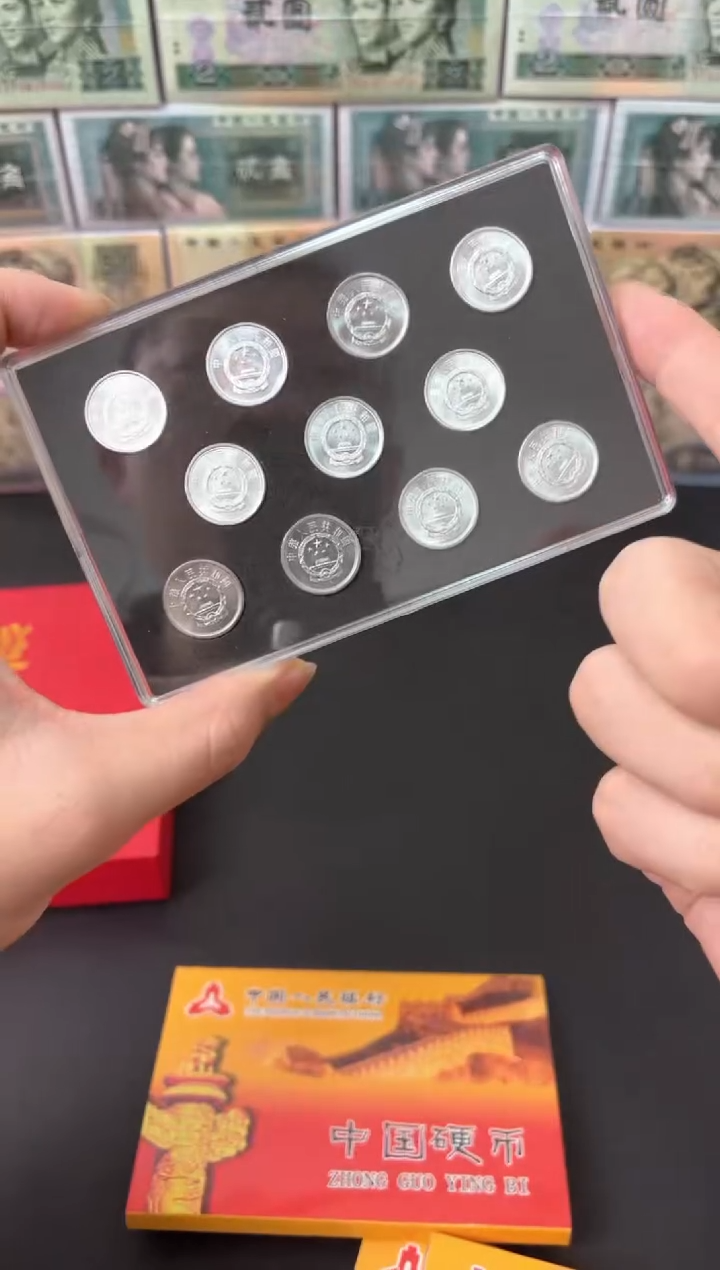 【闪购商品】11枚11个年份小金刚小套装