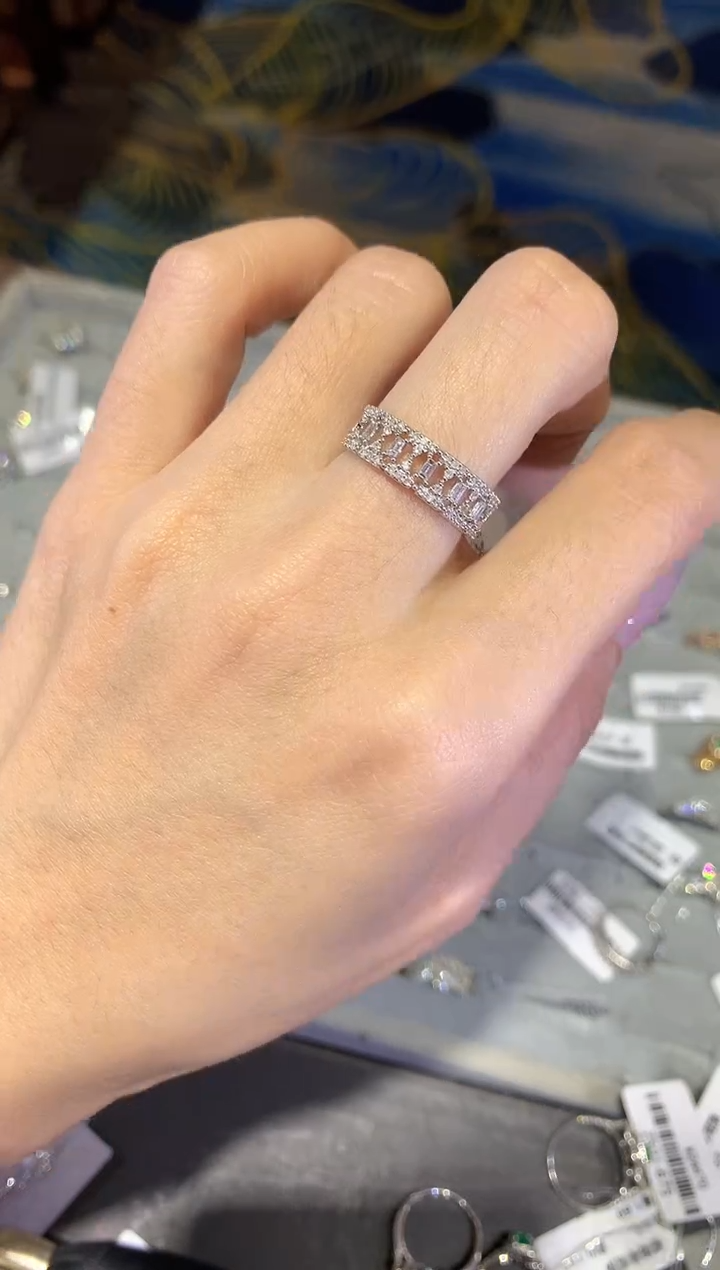 【闪购商品】钻石戒指18K金镶嵌 YT129