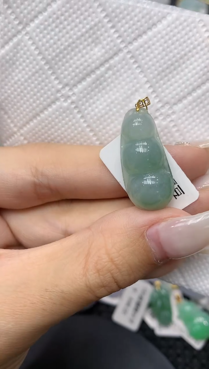 颈饰18K金镶嵌翡翠11111111111