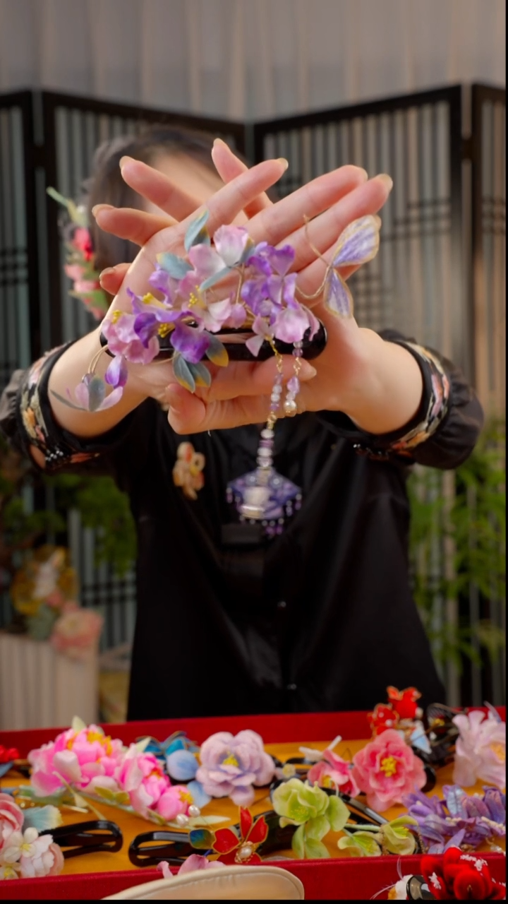 刺绣非遗绒花苏绣饰品