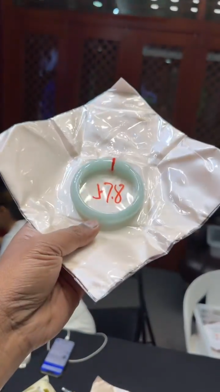 【闪购商品】翡翠手镯未镶嵌手镯