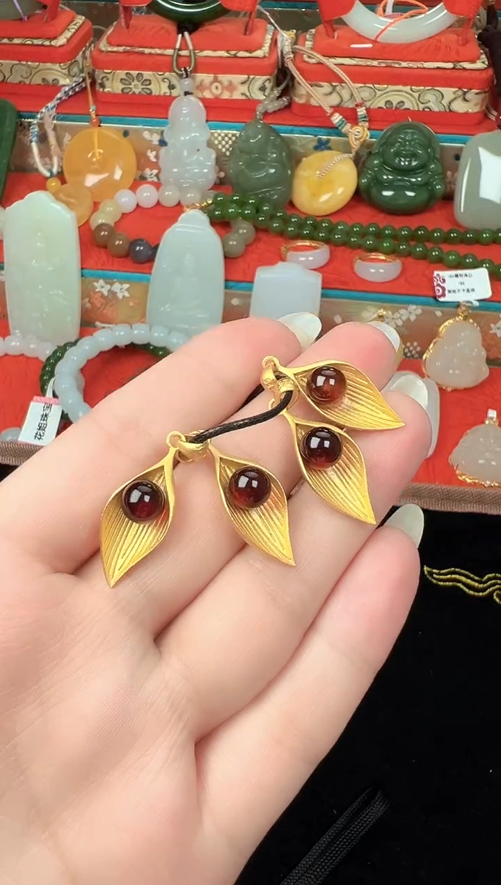 颈饰未镶嵌石榴石石榴石马蹄莲花吊坠 多样性发其一