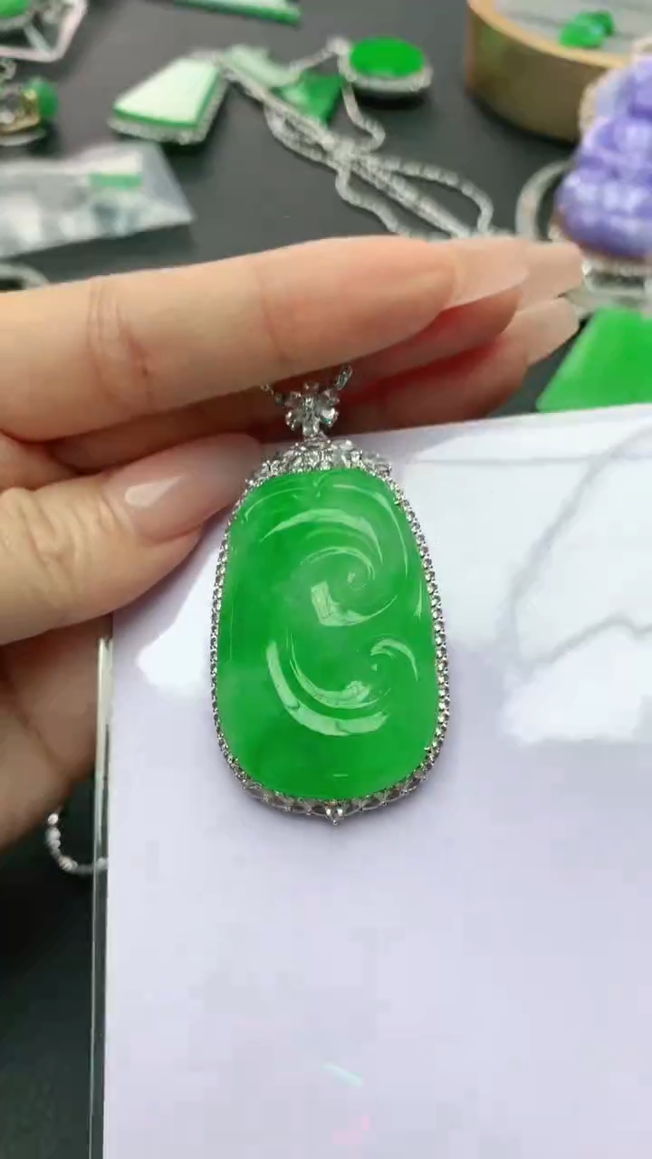 【闪购商品】翡翠颈饰18K金镶嵌赠礼盒证书