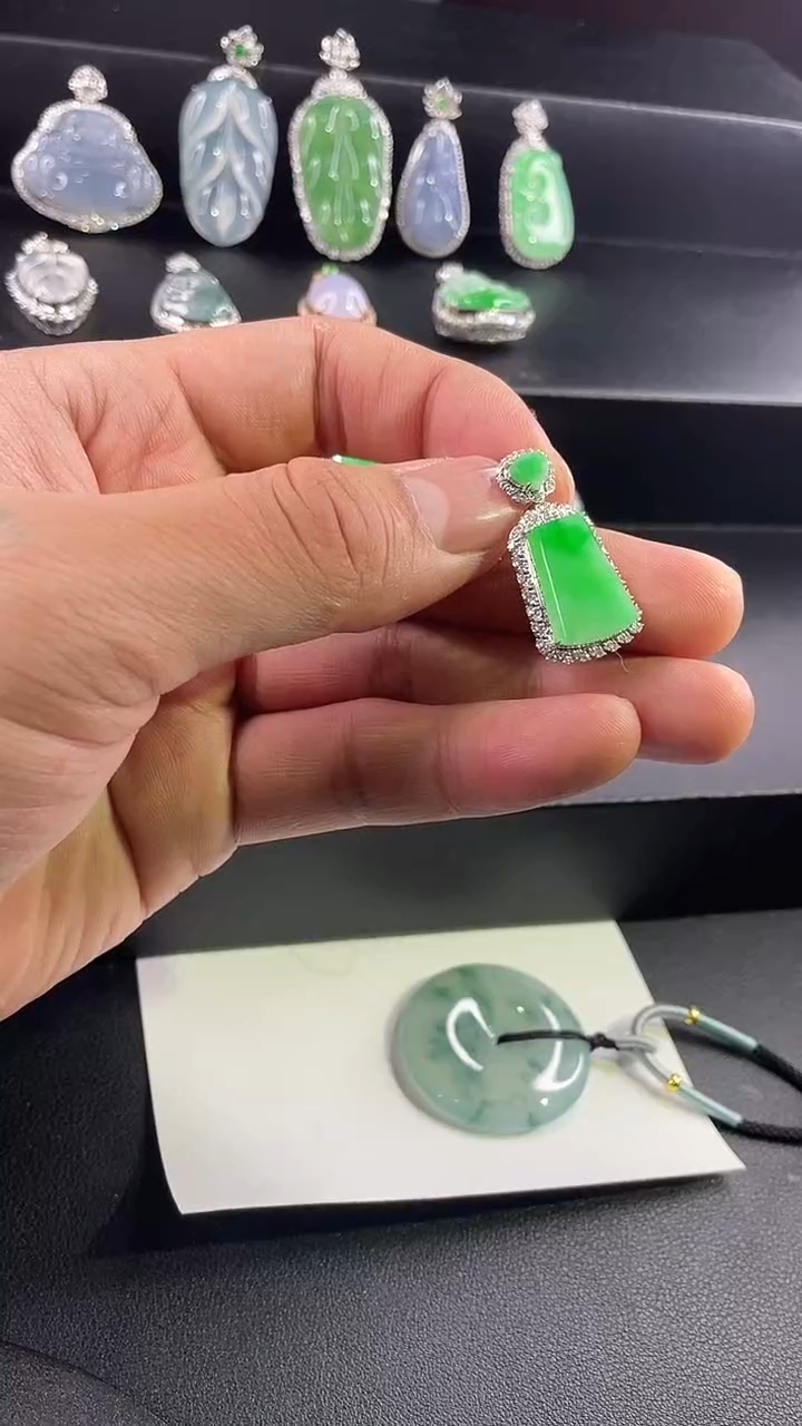 【闪购商品】翡翠颈饰18K金镶嵌吊坠