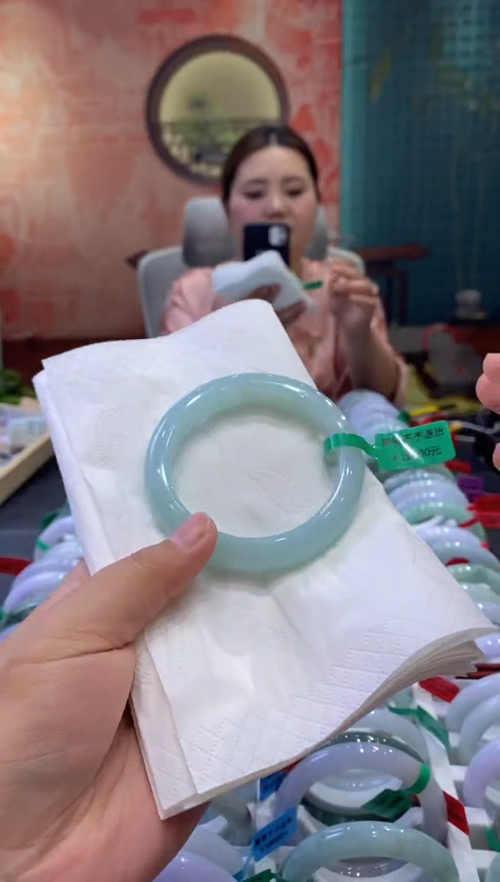 【闪购商品】翡翠手镯未镶嵌多人0003433