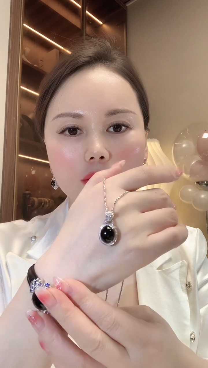 【闪购商品】翡翠吊坠(不含链)18K金镶嵌A84 翡翠