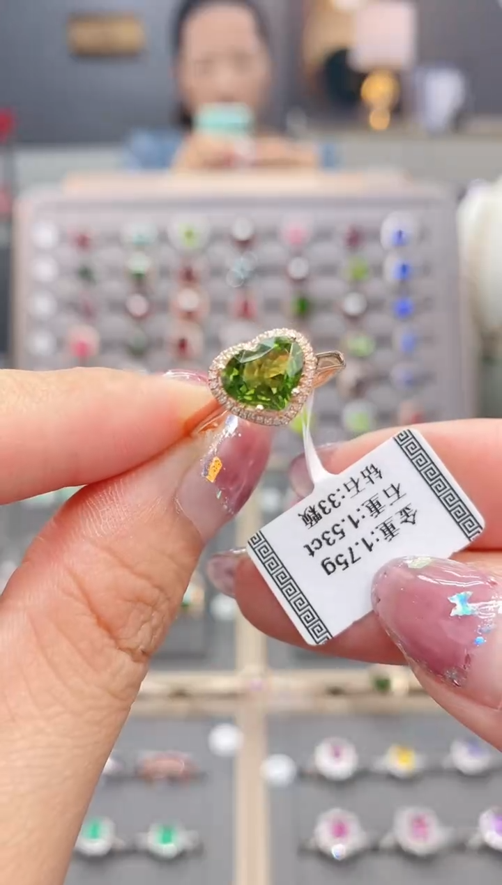 碧玺戒指18K金镶嵌1.53     