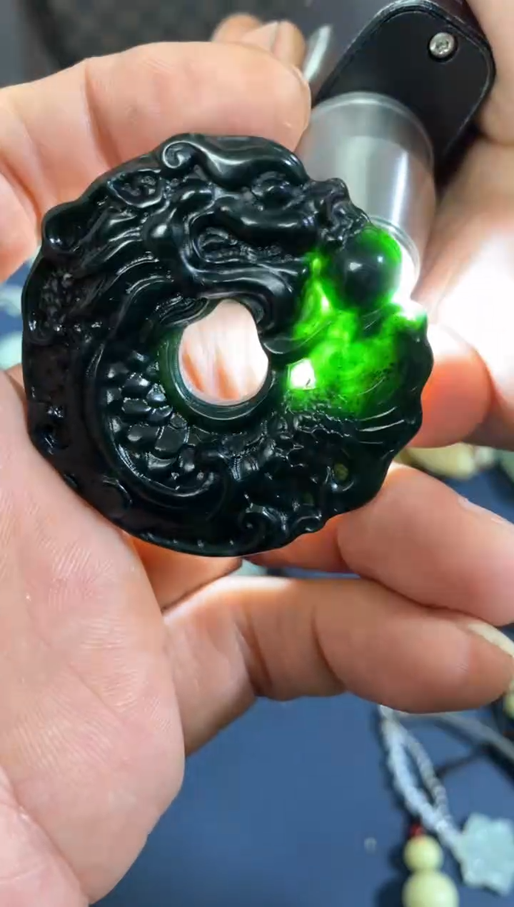 【闪购商品】蛇纹石玉颈饰未镶嵌岫玉