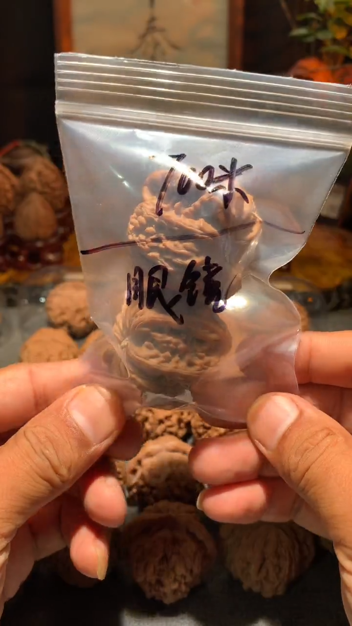 把件桃核眼*丰泰文玩 白狮子   45 尺寸左右