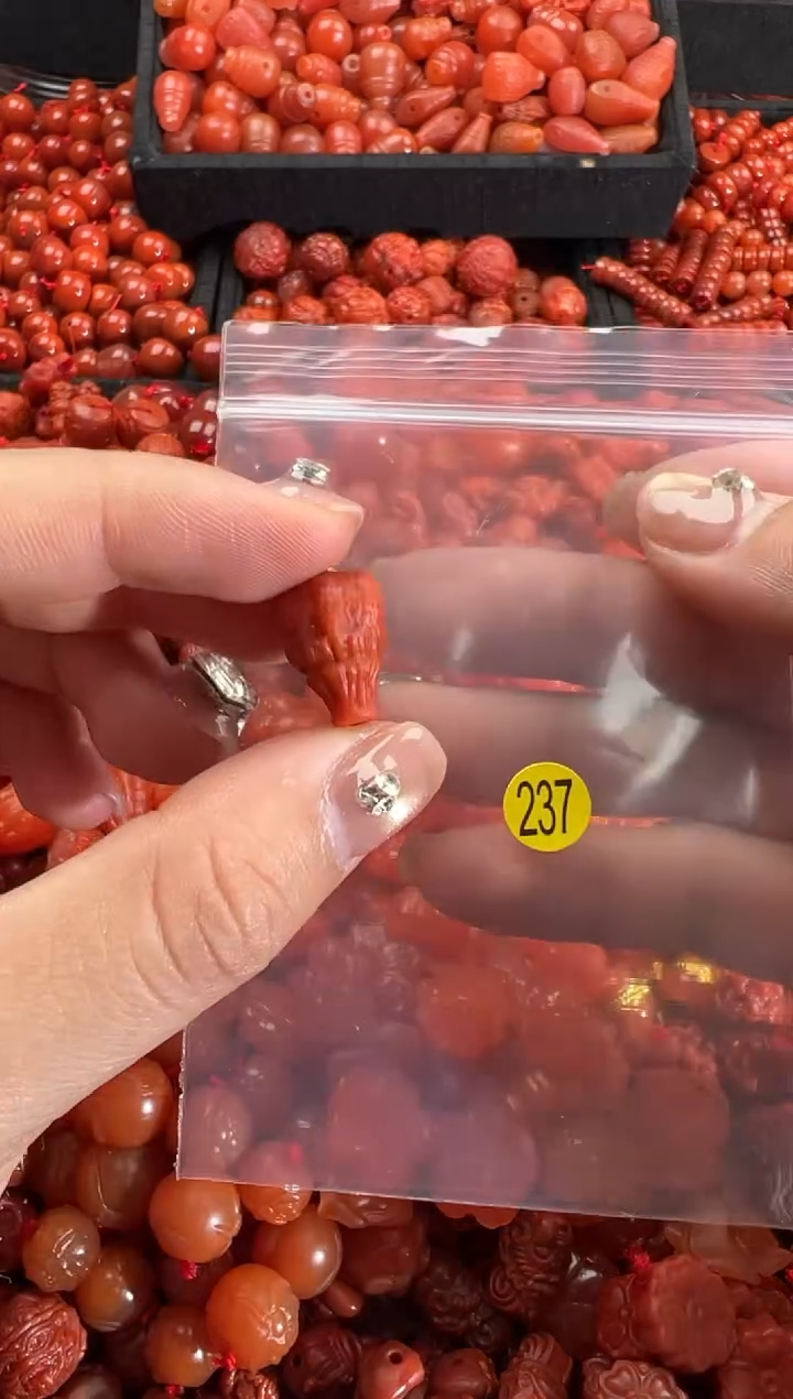 【闪购商品】南红玛瑙未镶嵌颈饰1