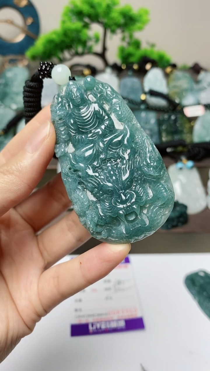 翡翠未镶嵌颈饰