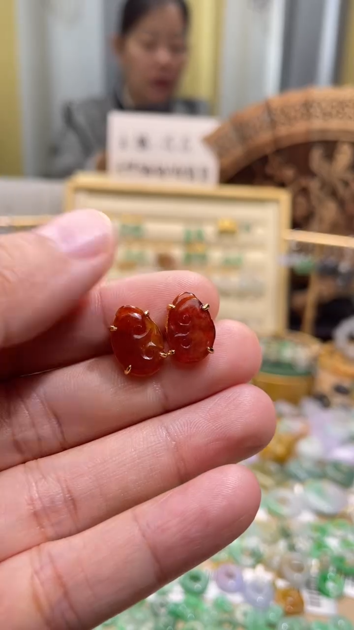 颈饰未镶嵌翡翠如一对