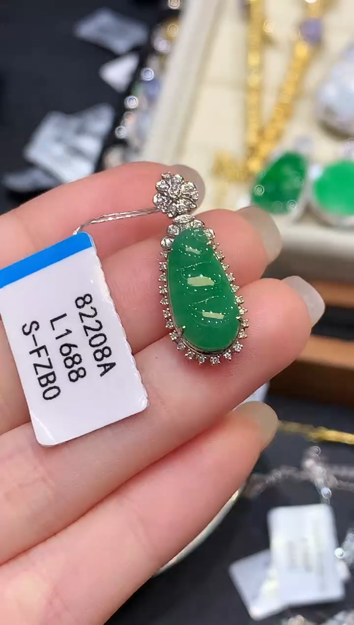 吊坠(不含链)18K金镶嵌翡翠L1688多样性发其一