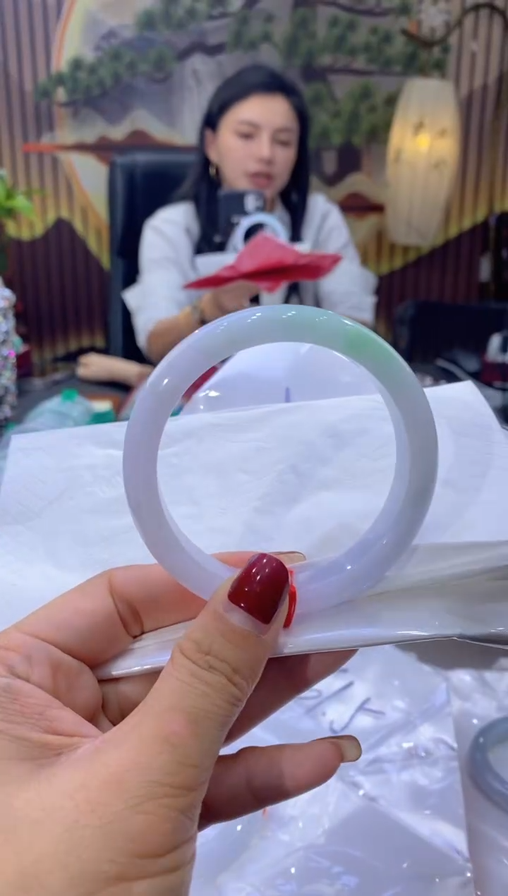 翡翠手镯未镶嵌多人07756