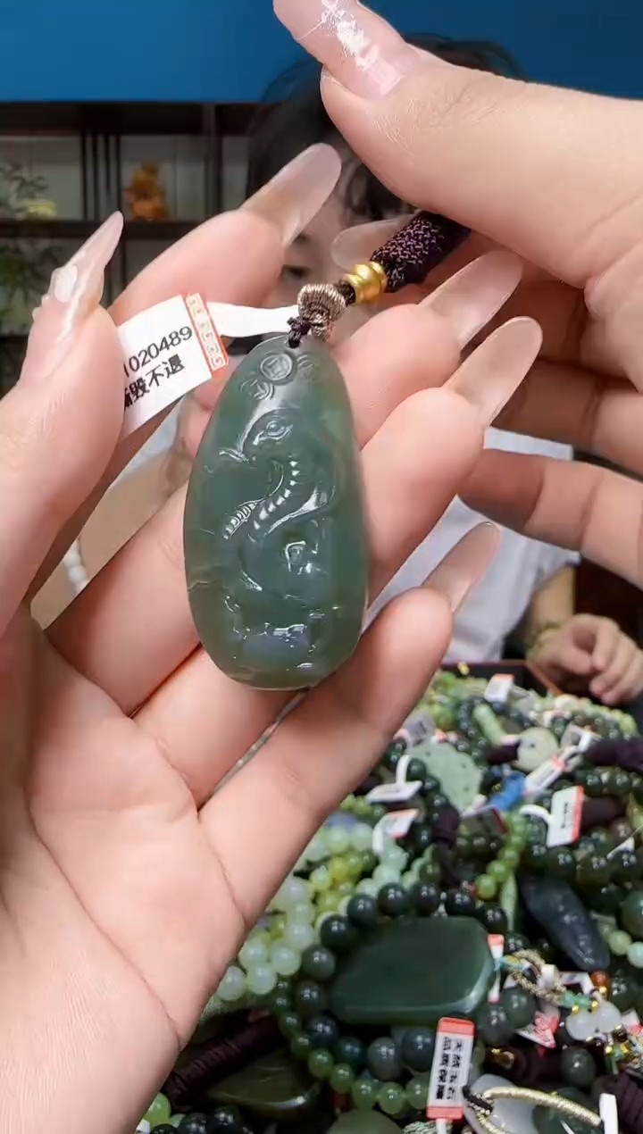 颈饰未镶嵌和田玉多样性发一