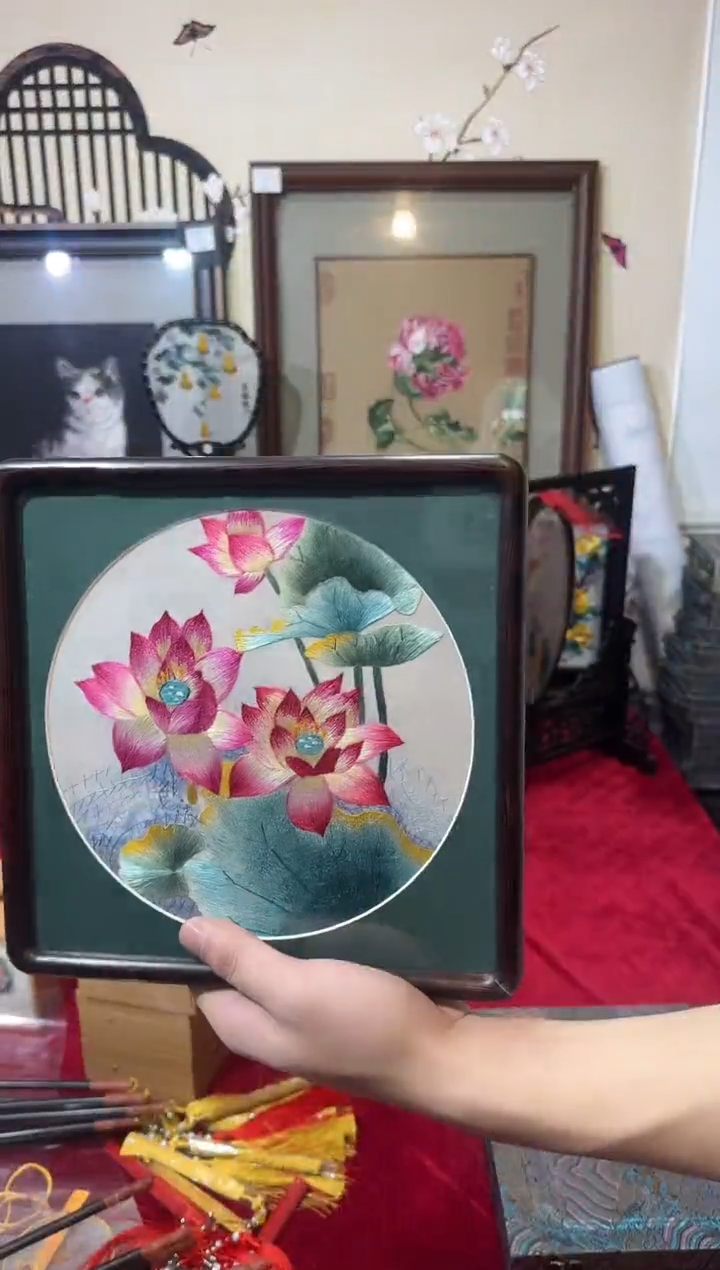 织绣精品苏绣手工刺绣，精品摆台65