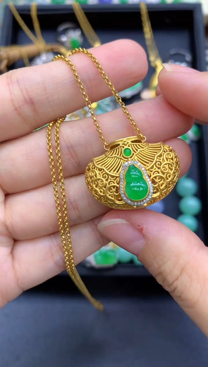 颈饰18K金镶嵌翡翠652-中国好珍宝