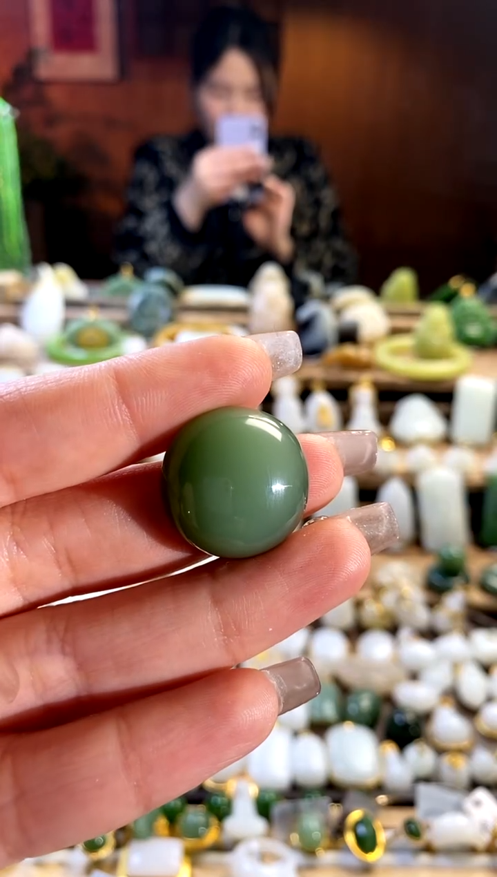 【闪购商品】和田玉吊坠未镶嵌。