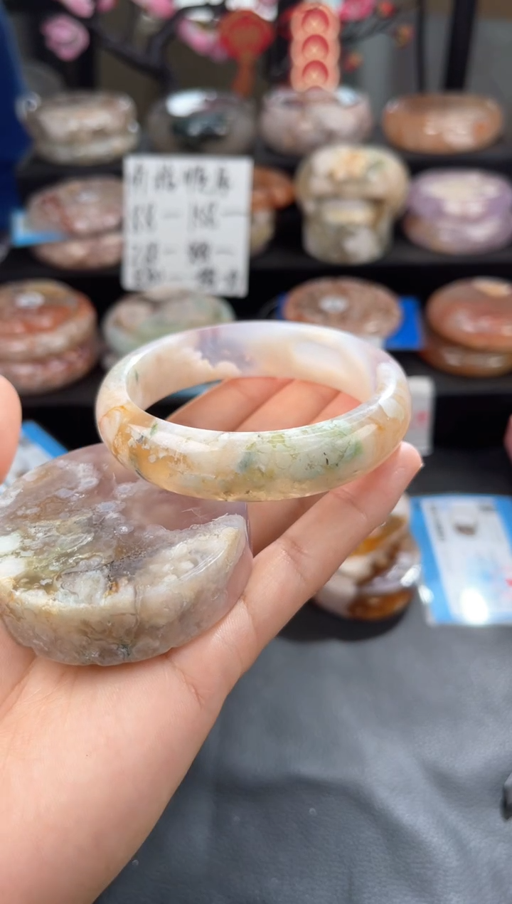 【闪购商品】石英质玉手镯未镶嵌58