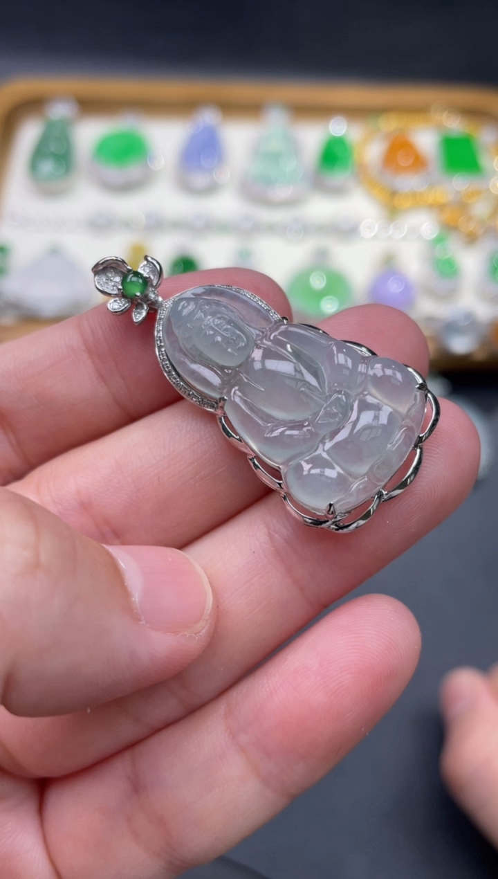 【闪购商品】翡翠颈饰18K金镶嵌75.........