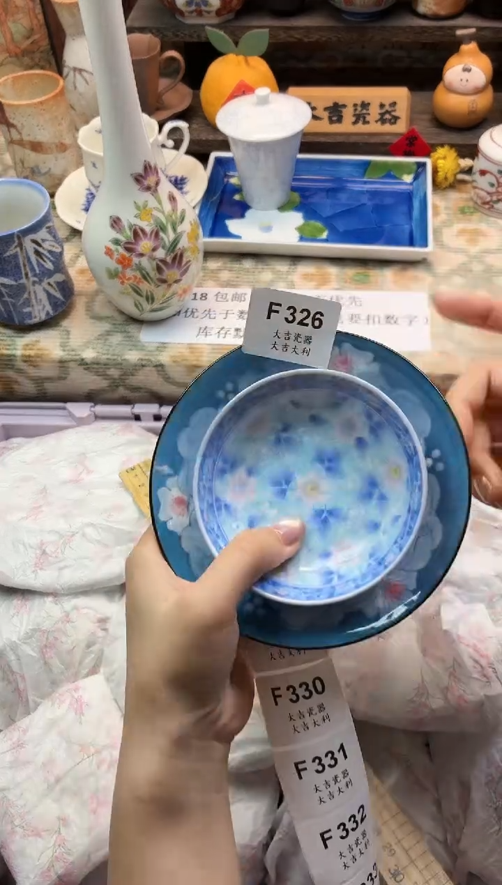 瓷器白**马   F326