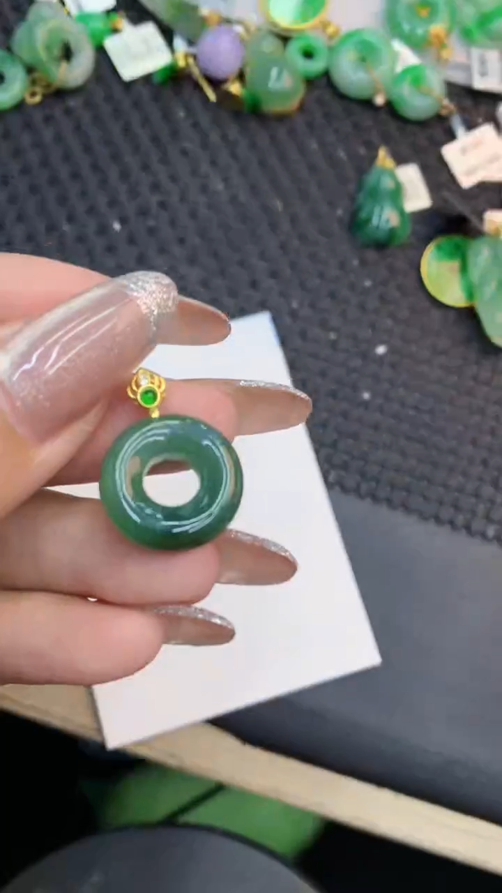 颈饰未镶嵌翡翠1